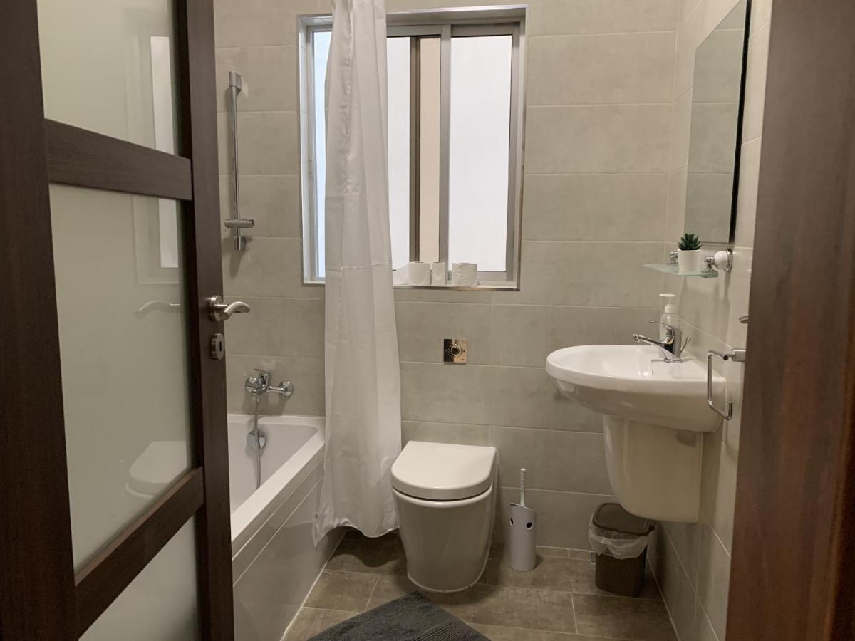 Large Apartment Close To Rocky Beach Mcre1-1 Σλιέμα Εξωτερικό φωτογραφία